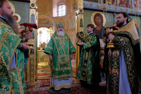 Епископ Мстислав совершил Литургию в Свято-Троицком Александра Свирского мужском монастыре