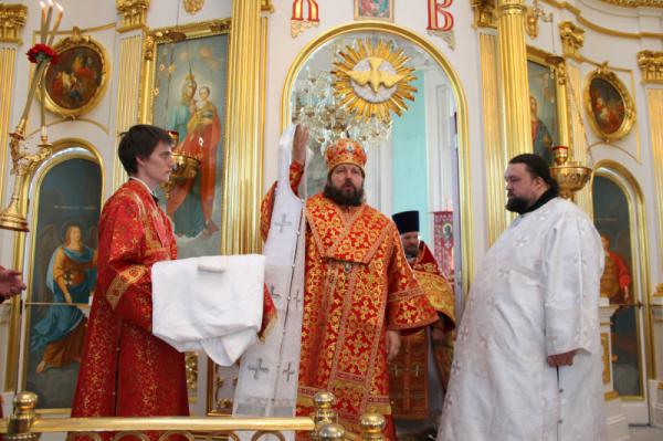 Епископ Митрофан совершил Божественную литургию в Кингисеппе
