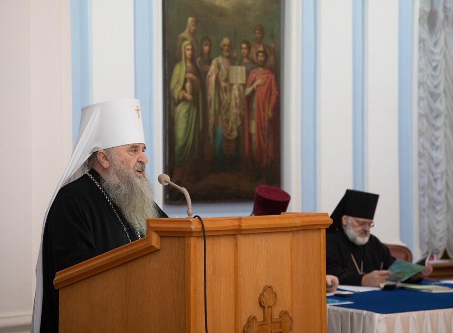 Митрополит Варсонофий выступил с докладом на епархиальном собрании 