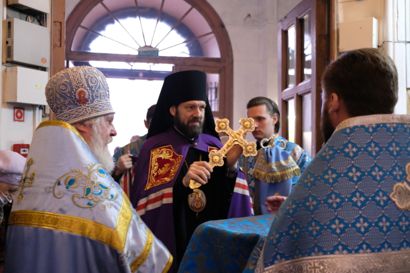 Епископ Митрофан совершил Литургию в Казанском соборе Луги