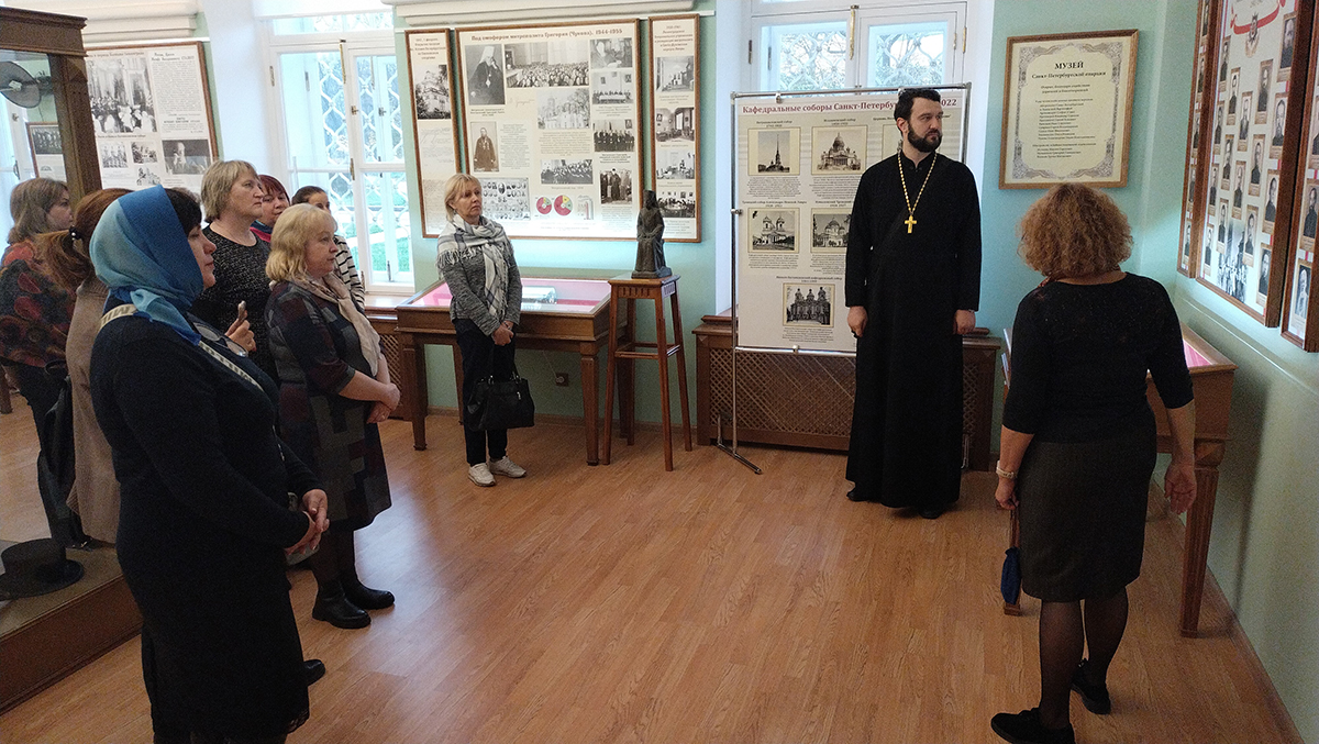 Учителя Невского района посетили музей епархии