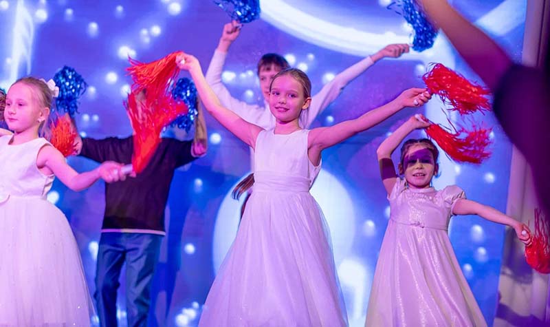 Успенский елка дети.jpg Успенский елка дети.jpg