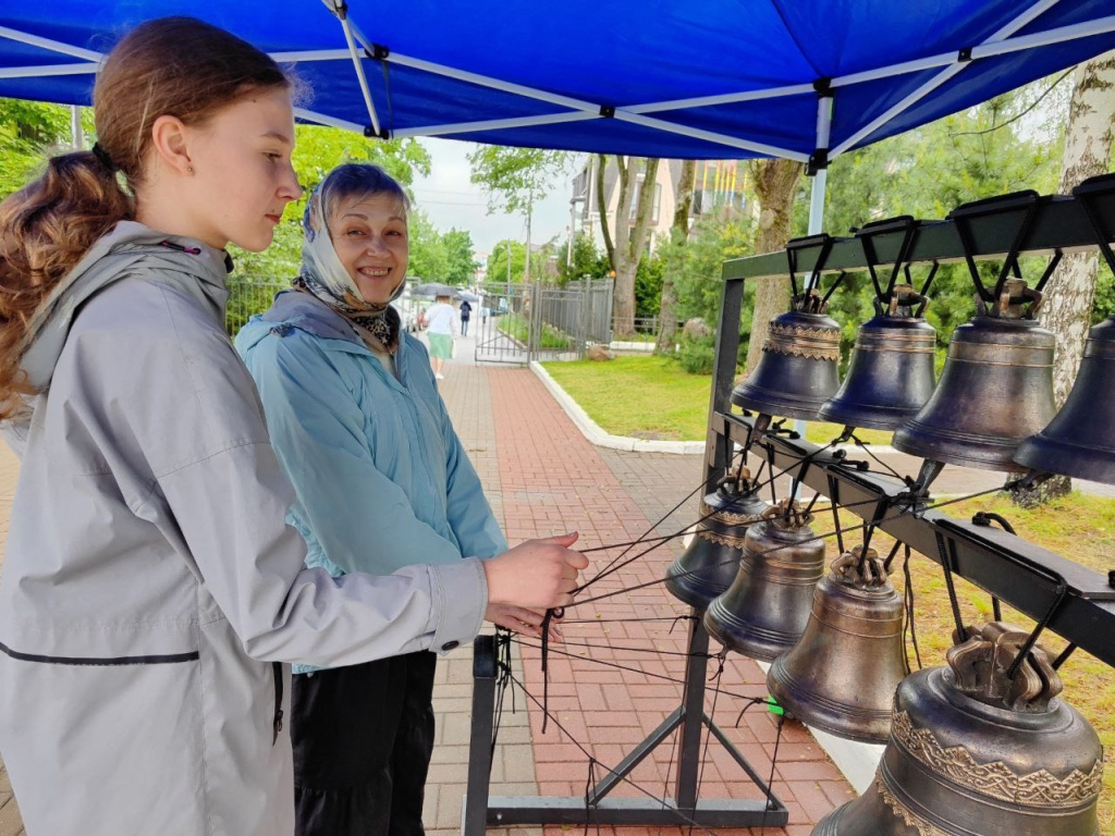 Коломяги колокола Троица.jpg Коломяги колокола Троица.jpg