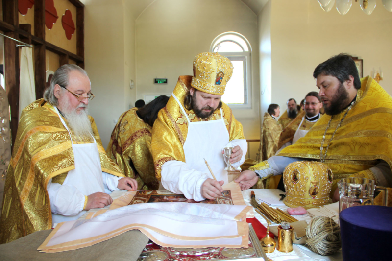 Епископ Митрофан освятил храм в г. Сланцы