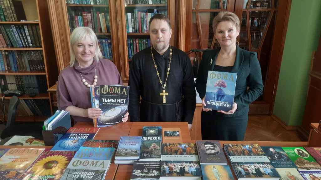 Книги в библиотеки Кронштадта 2.jpg Книги в библиотеки Кронштадта 2.jpg