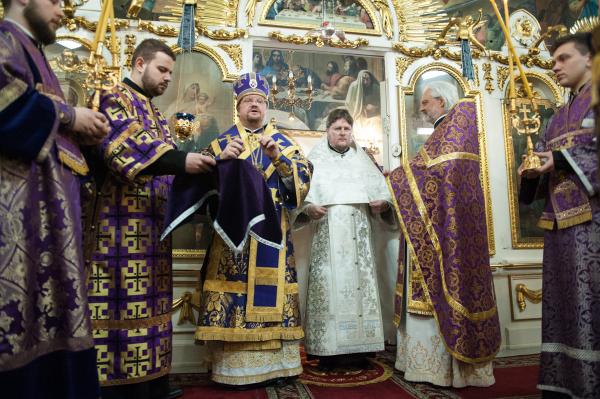 В Великий Четверг епископ Игнатий совершил Божественную литургию в Свято-Троицком соборе Всеволожска