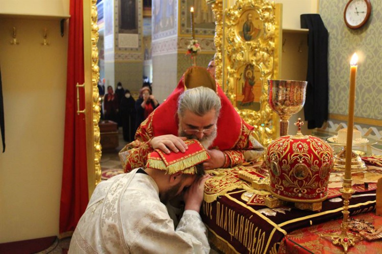 Епископ Мстислав совершил Божественную литургию в Александро-Свирском монастыре
