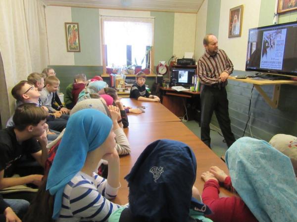 Урок военной истории прошел в воскресной школе в Славянке