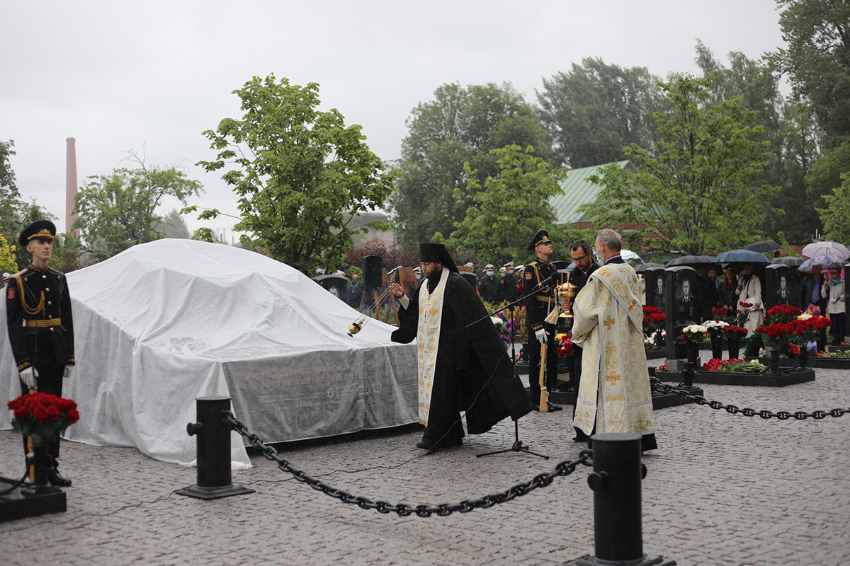  На Серафимовском кладбище открыт мемориал подводникам