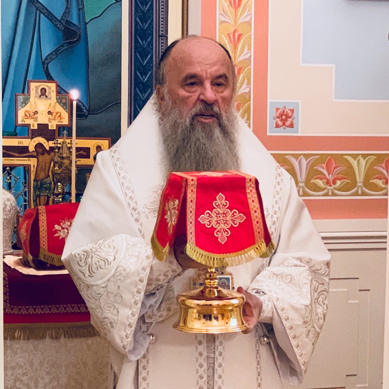 В день своего 65-летия митрополит Варсонофий совершил Божественную литургию в резиденции на Каменном острове