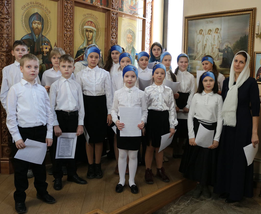 Детский хор Красносельского округа пел за Божественной литургией