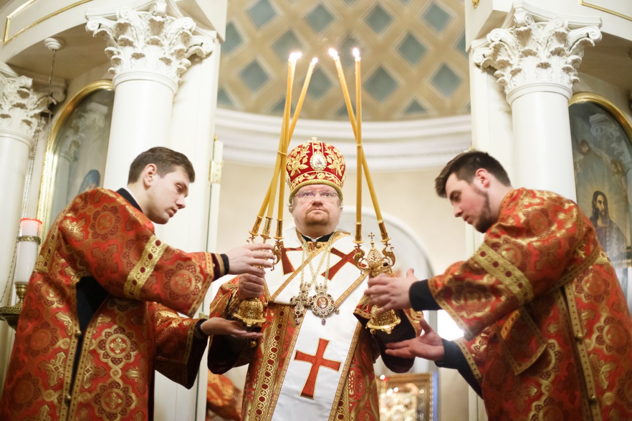 Епископ Игнатий совершил Божественную литургию престольного праздника в Екатерининском храме Мурино