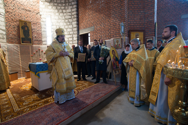 Первое богослужение состоялось в храме святой Ксении Петербургской в Сестрорецке