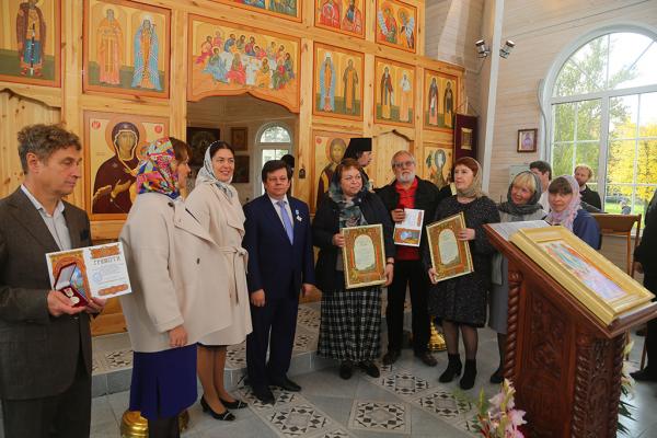 Епископ Маркелл вручил архиерейские награды сотрудникам ИФЗ