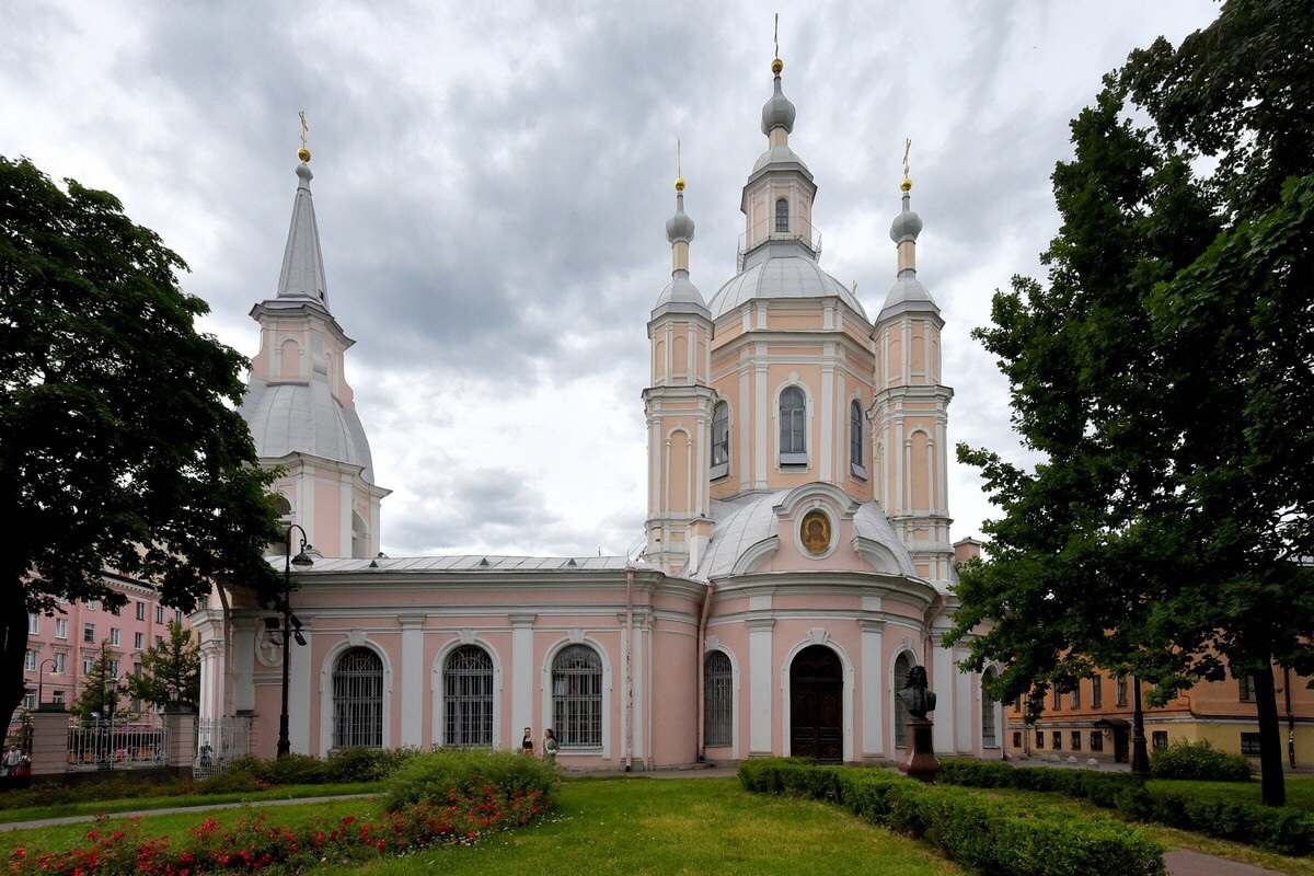 В людской пустыне