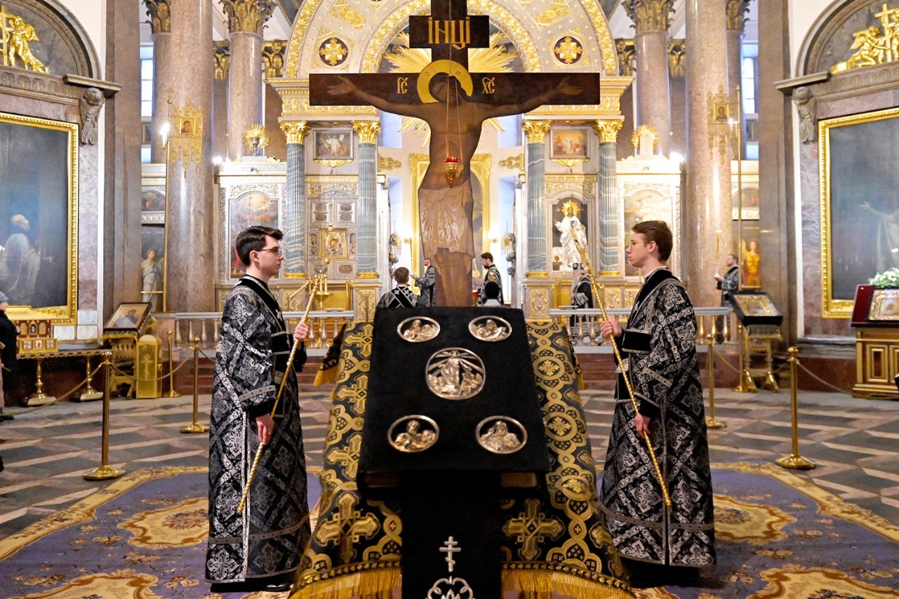 Пассия в православии что это. Протоиерей с двумя крестами. Священник, Великий пост.