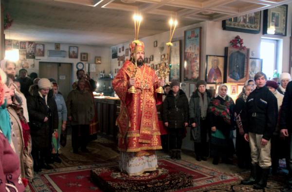 В праздник святой Параскевы Пятницы епископ Митрофан совершил богослужение в п. Красный Бор