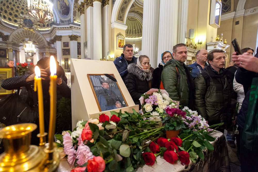 Как проходят похороны в москве. В Санкт Петербурге похоронены в Александро Невской. Прощание в Александро Невской Лавре.