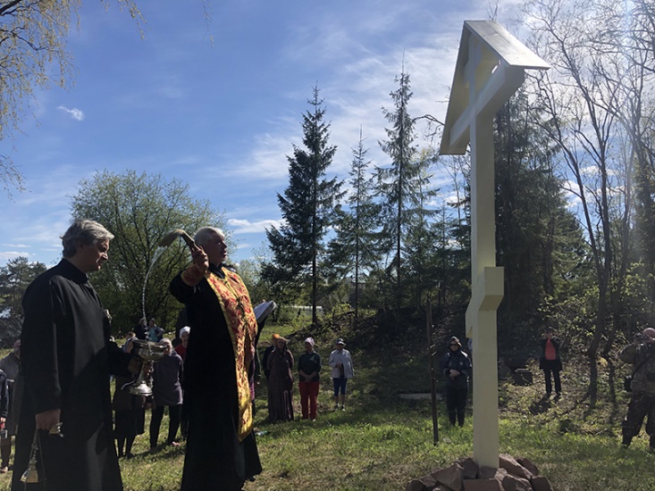 Протоиерей Михаил Николаев совершил чин освящения Поклонного креста в урочище Пиркиничи