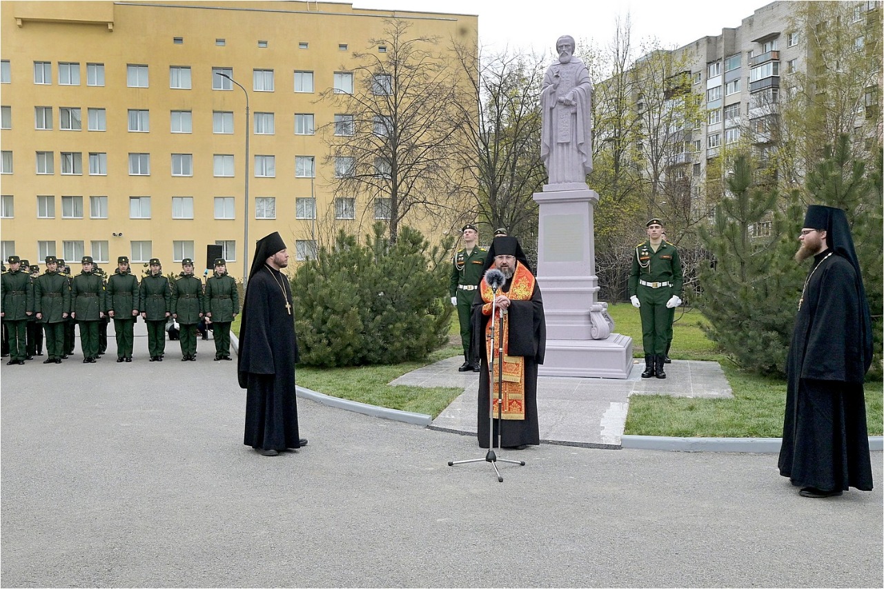 Освящен памятник святому Сергию Радонежскому в академии связи - сайт  Санкт-Петербургской митрополии