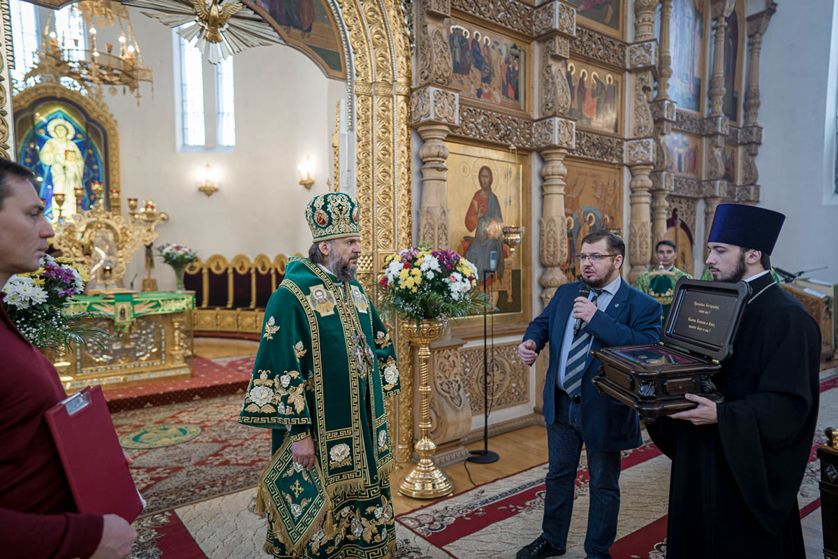Тверской епархии подарен ковчег с частицей ризы Божией Матери