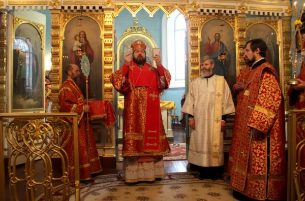 Епископ Митрофан совершил Божественную литургию в Рождествено