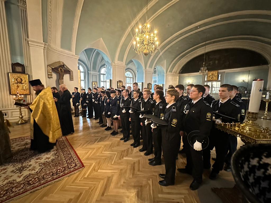 Курсанты морского колледжа молились в Андреевском соборе