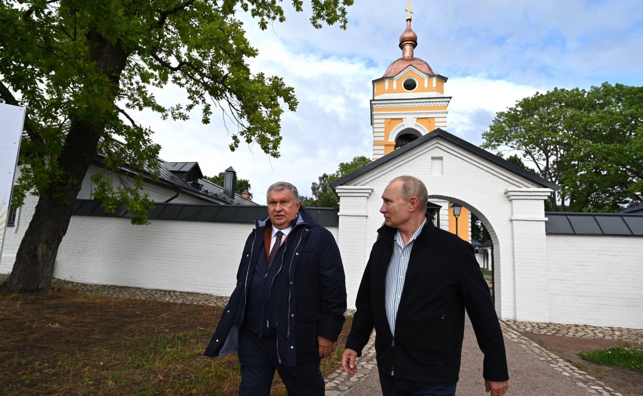 Владимир Путин посетил Коневский монастырь 
