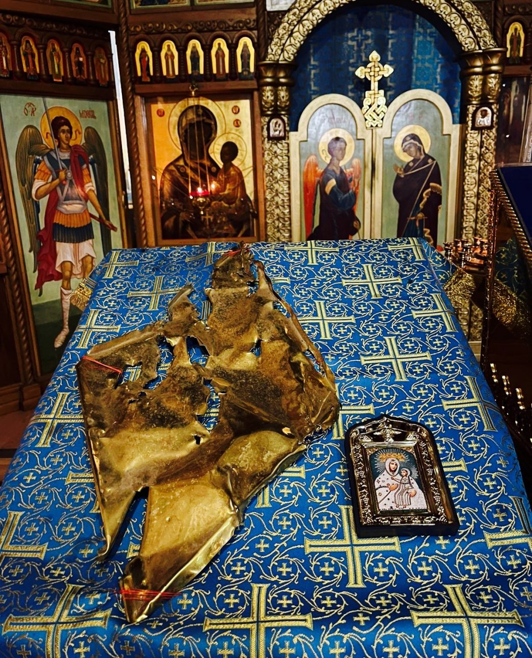 Святыни из Мариуполя переданы в дар петербургскому храму
