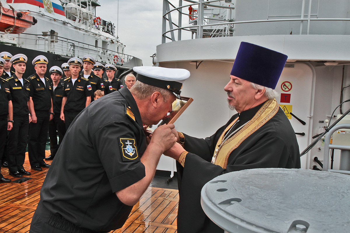 Освящен флаг на судне "Яков Лапушкин"