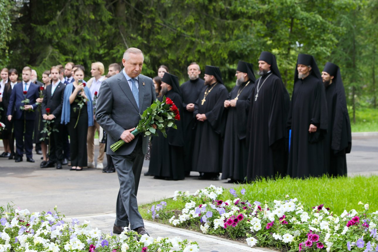 Открыт памятник на могиле царского министра Николая Гирса