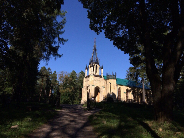Храм святых Петра и Павла в Шуваловском парке: новые этапы просветительской деятельности