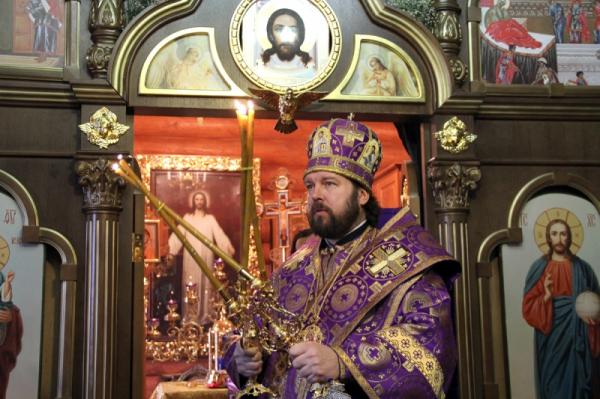Епископ Митрофан совершил чин великого освящения храма святого равноапостольного князя Владимира г. Коммунара