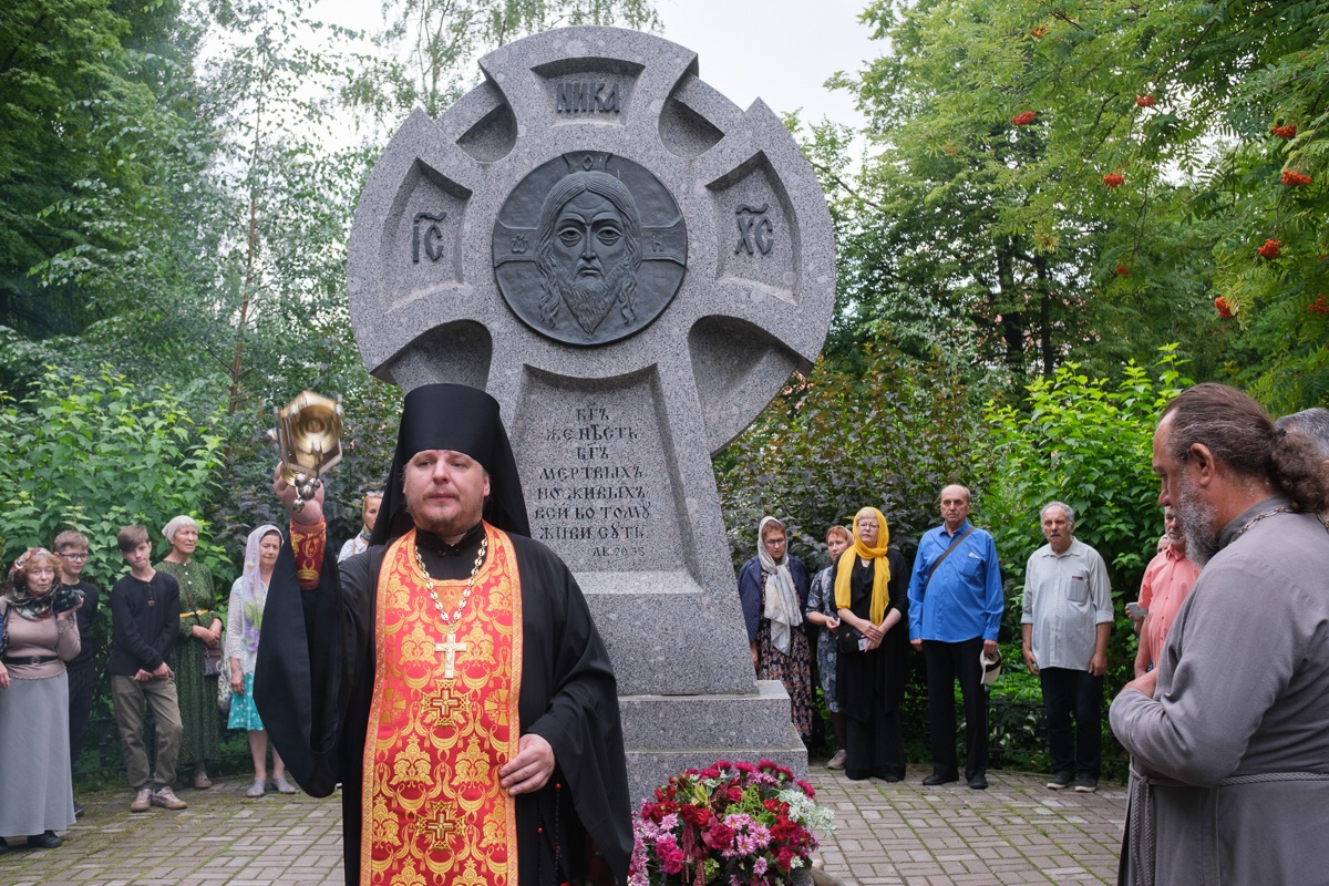 День 13 мучеников. Александро-Невская Лавра могила Суворова.