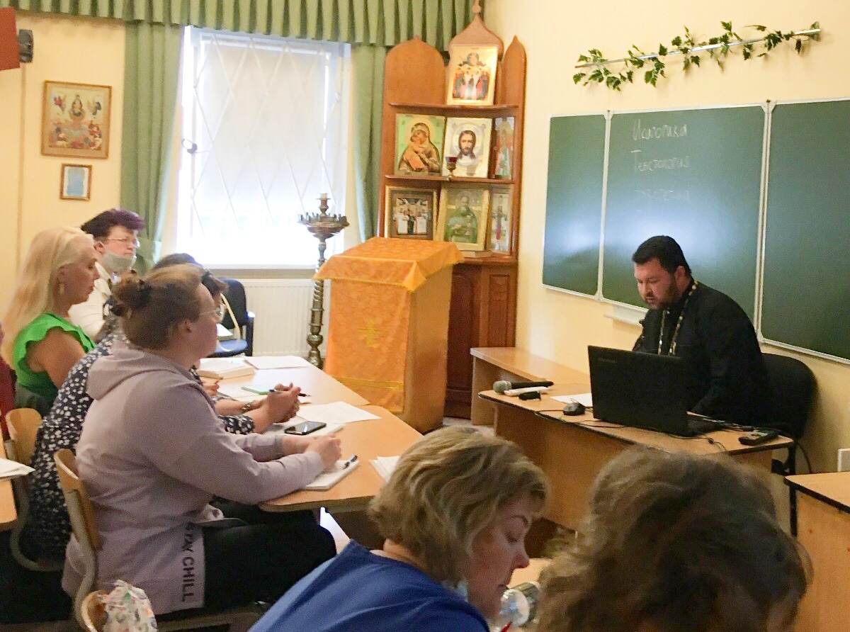 В Выборгском округе действуют курсы для учителей ОРКСЭ