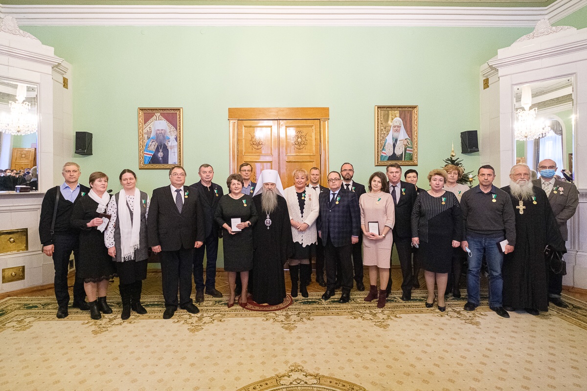 Премия патриарху. Награды Санкт Петербургской епархии. Митрополиту о награждении. Медаль Санкт-Петербургской митрополии. Награждение в церкви.