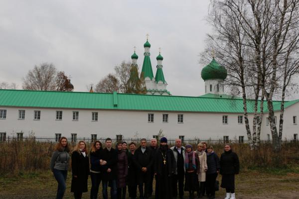 Приход храма Преображения Господня в Лигово организовал экскурсию для семей погибших сотрудников ГИБДД