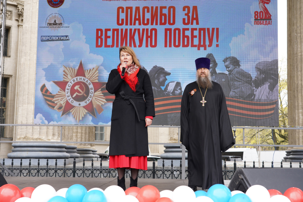Праздник у Казанского собора.jpg Праздник у Казанского собора.jpg